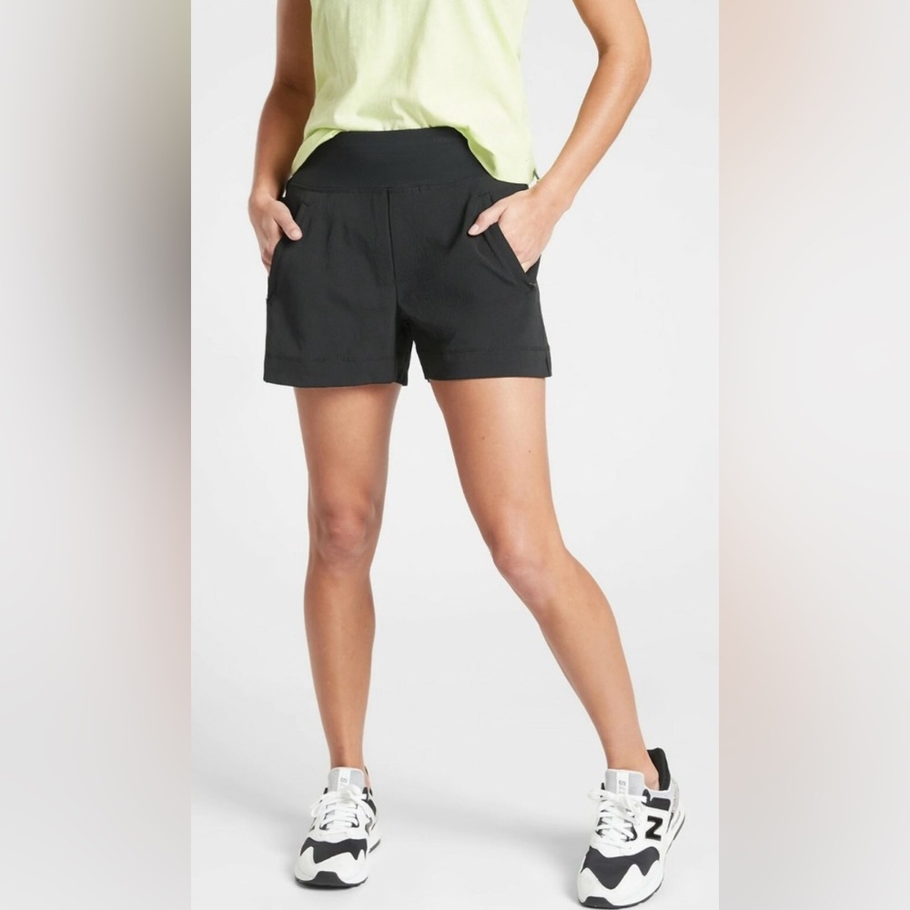 Athleta Trekkie North Shorts Black Mid Rise Lightweight Quick Dry Draw Cord Sz 0